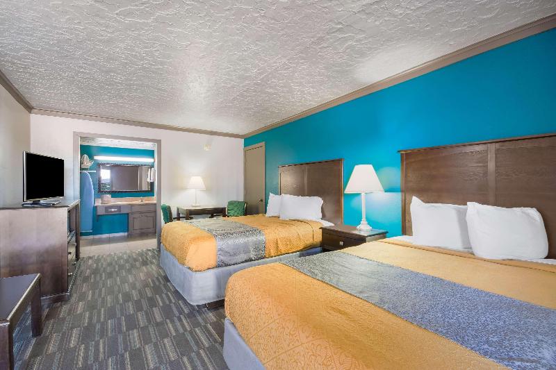 Econo Lodge Inn & Suites Oklahoma City - photo 12