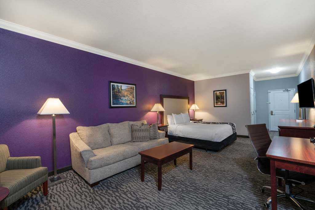 La Quinta Inn & Suites by Wyndham Loveland Estes Park - photo 9