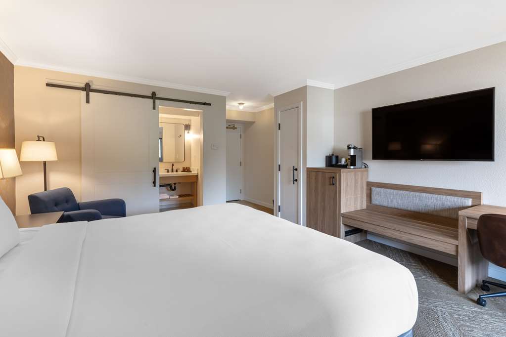 Best Western Plus Inn At The Vines - photo 30