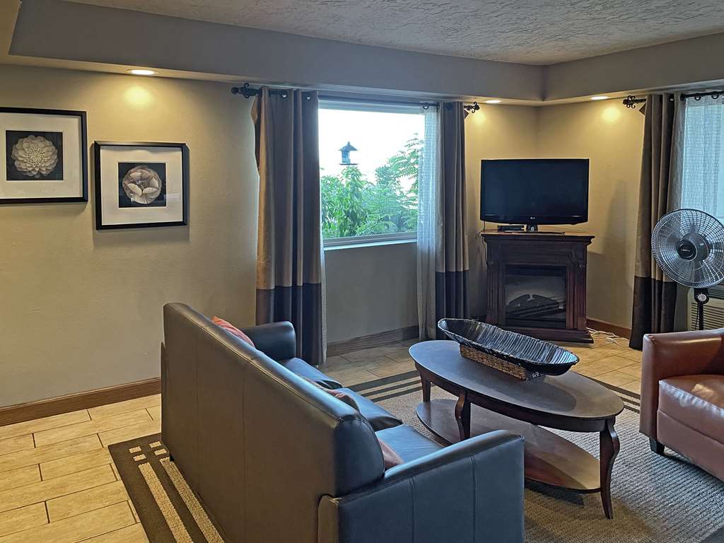 Quality Inn Clinton North - photo 3