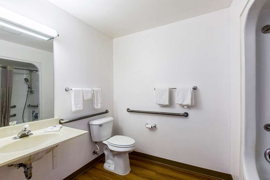 Motel 6 Baraboo WI Lake Delton - photo 27