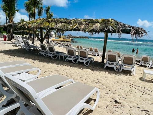'Ti Soley Gwada' 1 Piece Acces Plage Et Piscine A St Francois — 4-Star Luxury Hotel in Saint-Francois, Guadeloupe