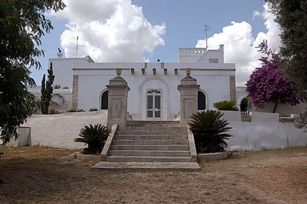 Masseria Rienzo - carbon neutral hotel in Ostuni