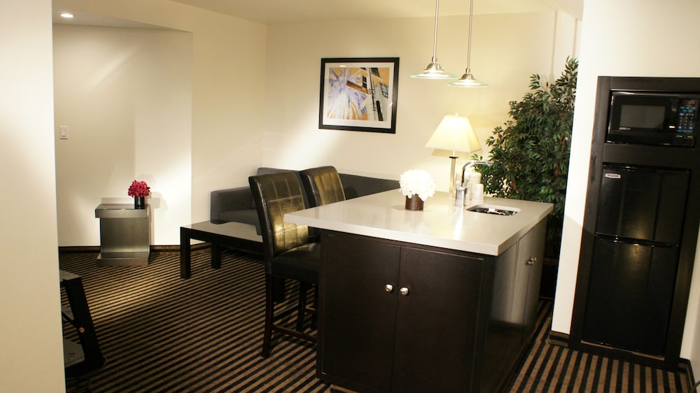 Holiday Inn Express Hotel & Suites Hollywood Walk of Fame by IHG - photo 6