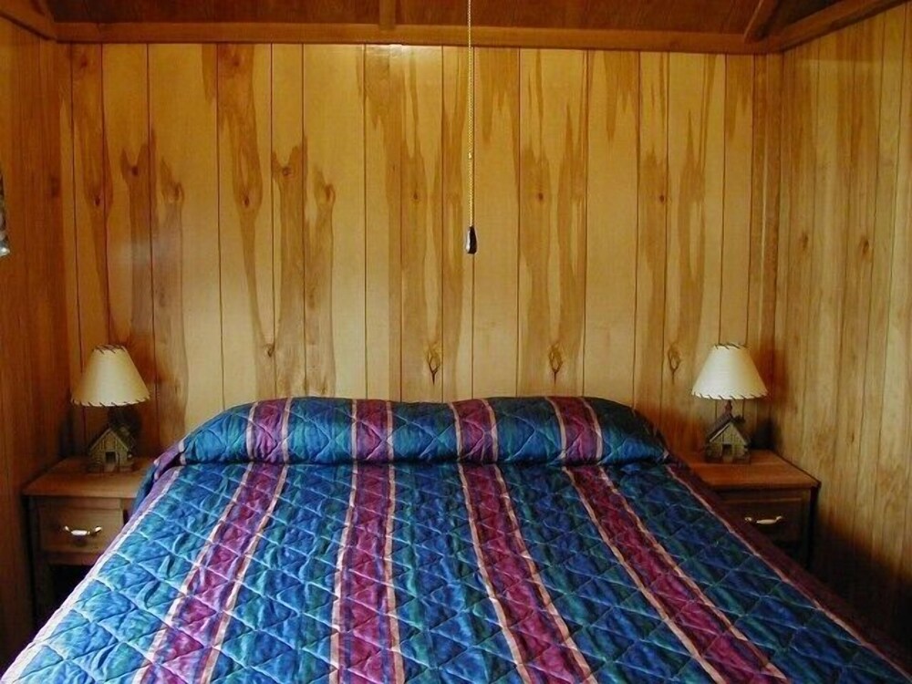 Edgewater Motel - photo 2