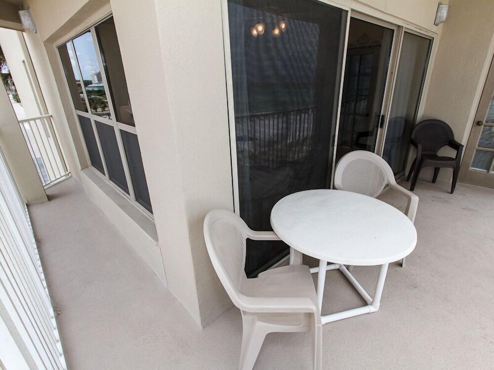 Emerald Towers West 3007 by RedAwning - photo 23