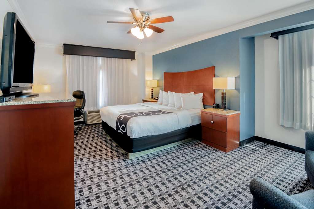 La Quinta Inn & Suites by Wyndham Dalhart - photo 65
