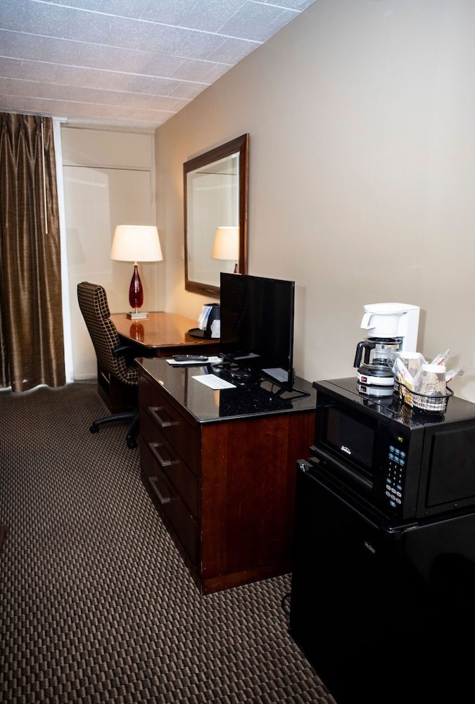 Ramada Conference Center Altoona - photo 24