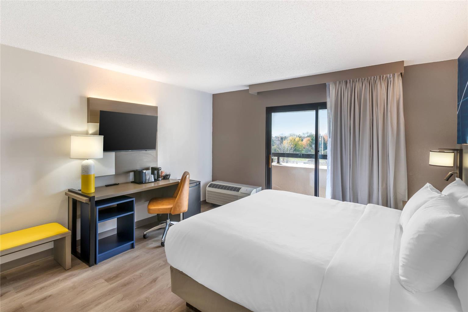 Comfort Inn & Suites Arlington Heights Buffalo Grove - photo 9