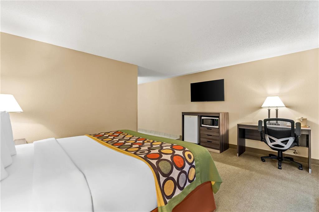 Super 8 by Wyndham Elgin - photo 24