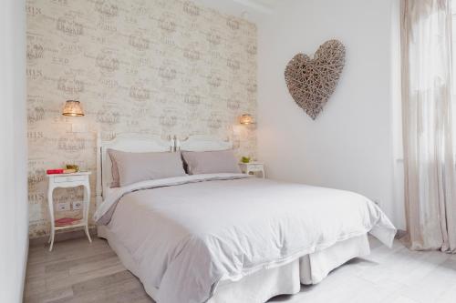 Charming Apartment on the Darsena Navigli Pulizia Eccezionale — 4-Star Luxury Hotel in Milan, Italy