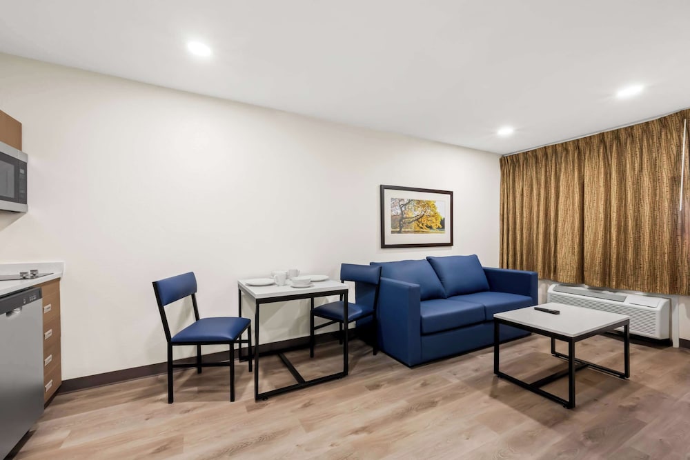 MainStay Suites Raleigh North - photo 45