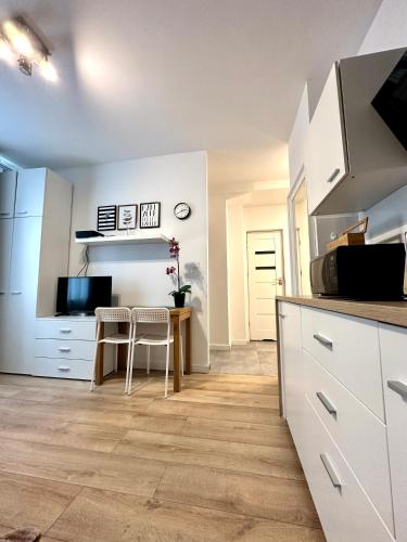 Nice Place 2 rooms Apartment — 4-Star Luxury Hotel in Warsaw, Poland