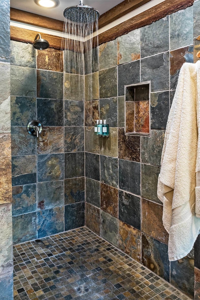 Carson Ridge Luxury Cabins - photo 18