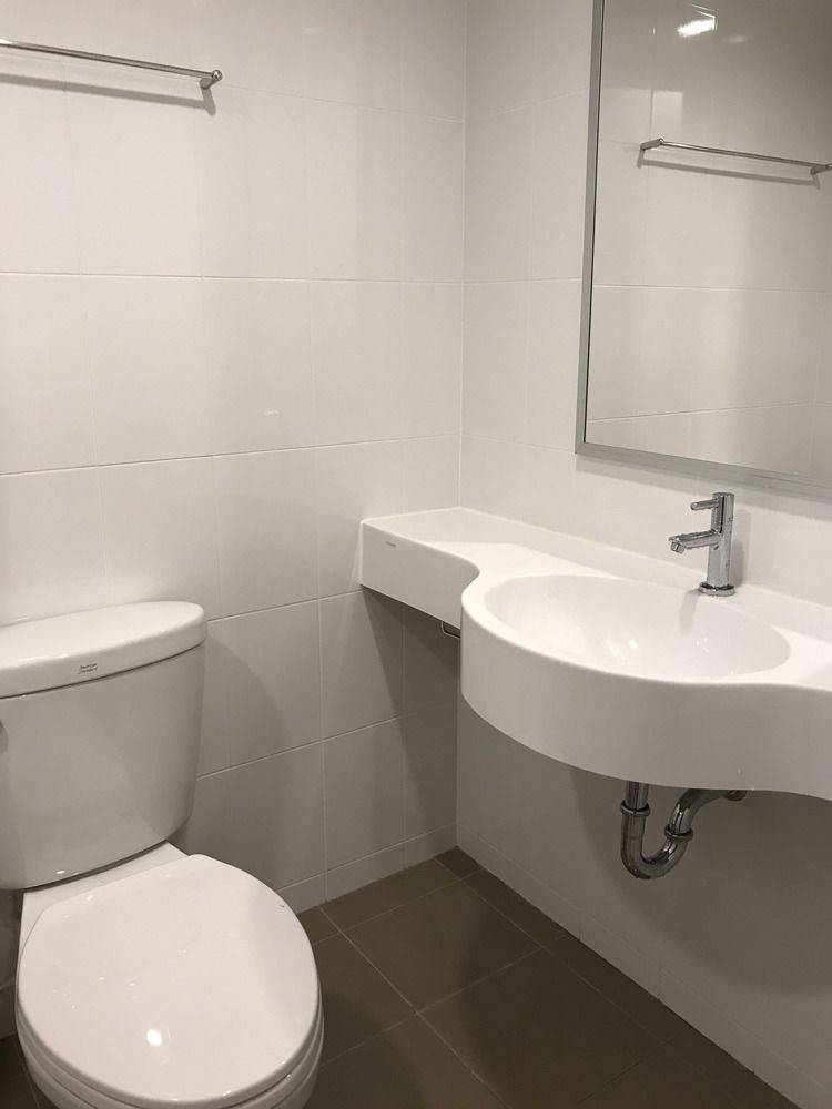 Room Dee Dee