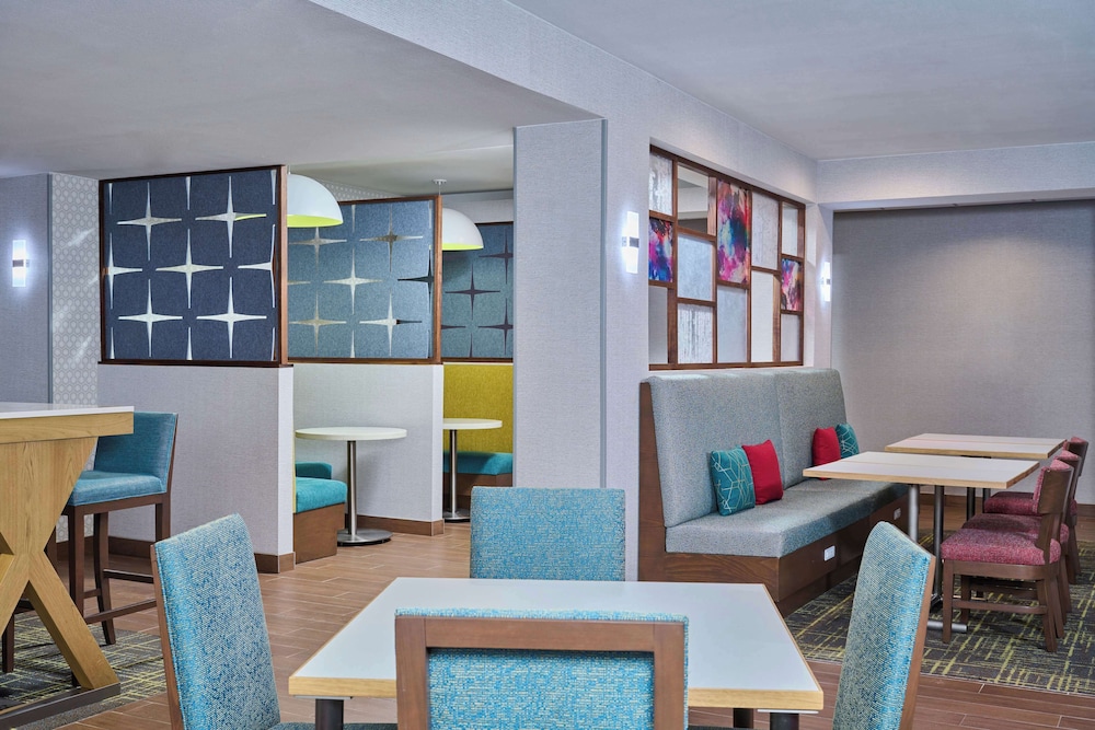 Hampton Inn Anchorage - photo 3