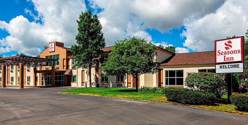 Seasons Inn Traverse City - photo 30