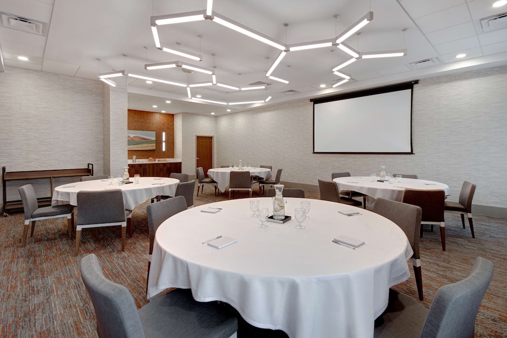 Hilton Garden Inn Terre Haute - photo 85