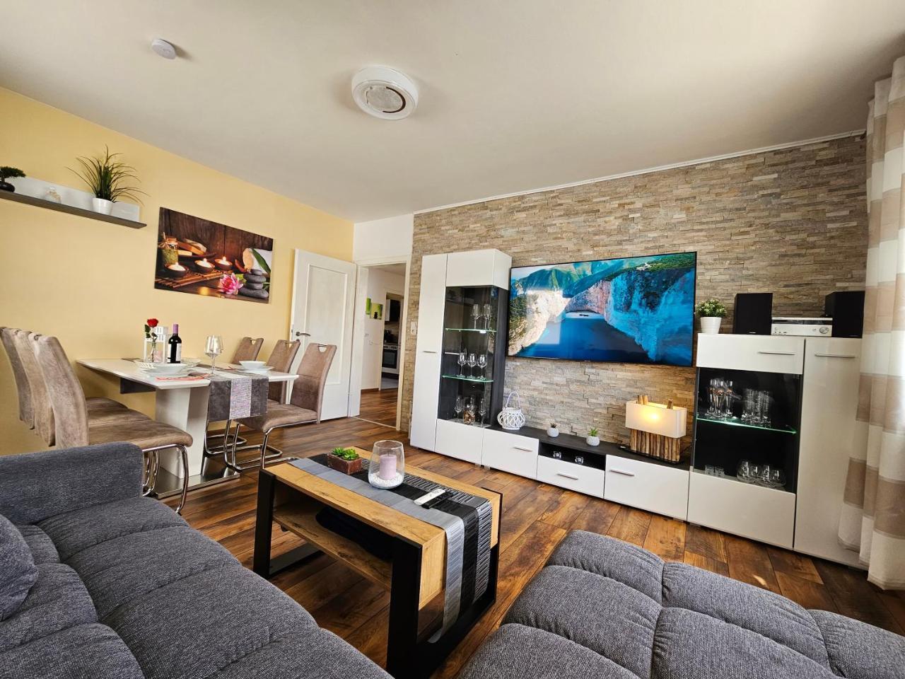 Exklusives und helles Erdgeschoss Apartment No 2 im Zentrum von Kassel schnelles 1Gbit Internet Geschirrspüler Boxspringbetten — 4-Star Luxury Hotel in Kassel, Germany