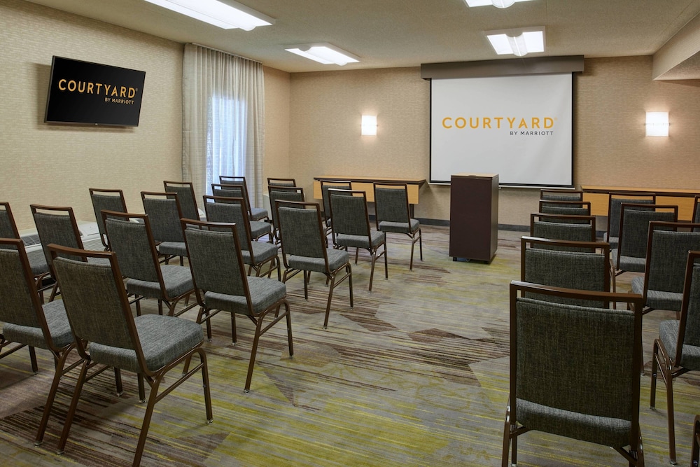 Courtyard by Marriott Detroit Dearborn - photo 20