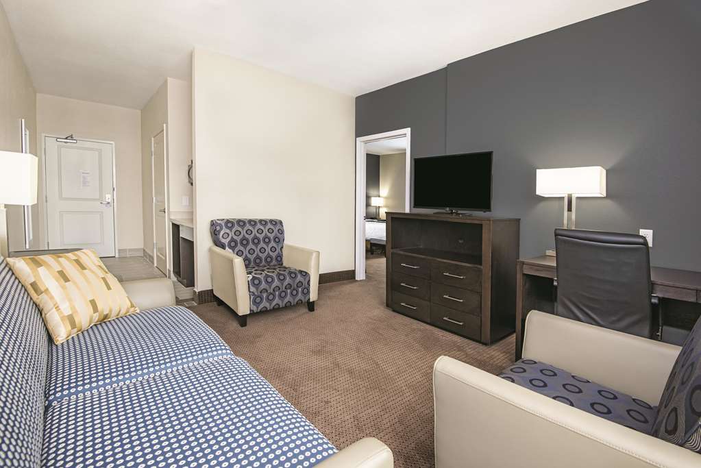 La Quinta Inn & Suites by Wyndham Karnes City Kenedy - photo 37
