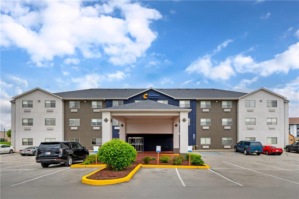 Comfort Inn & Suites North Greenfield — hotel in Greenfield