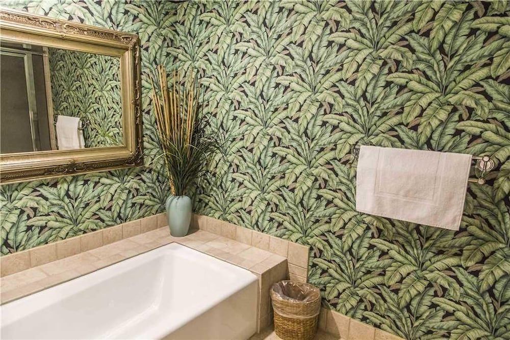 Updated Baths w Tile Showers King 2 Twins sleeps 4 Bikes & Beach Gear included - photo 26