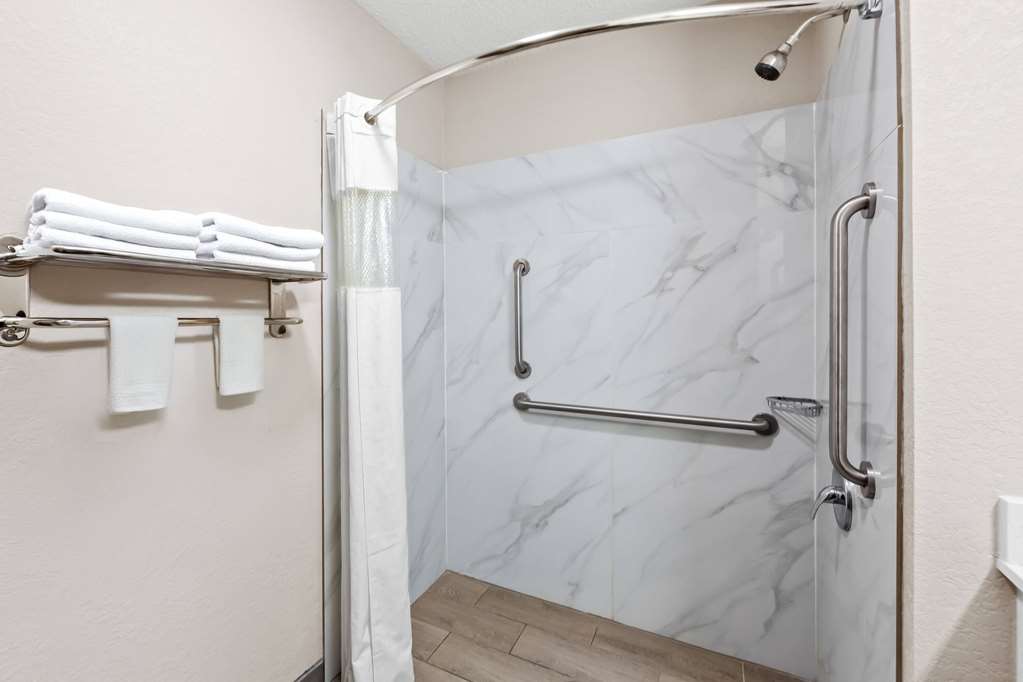 Days Inn by Wyndham Brownsville - photo 20
