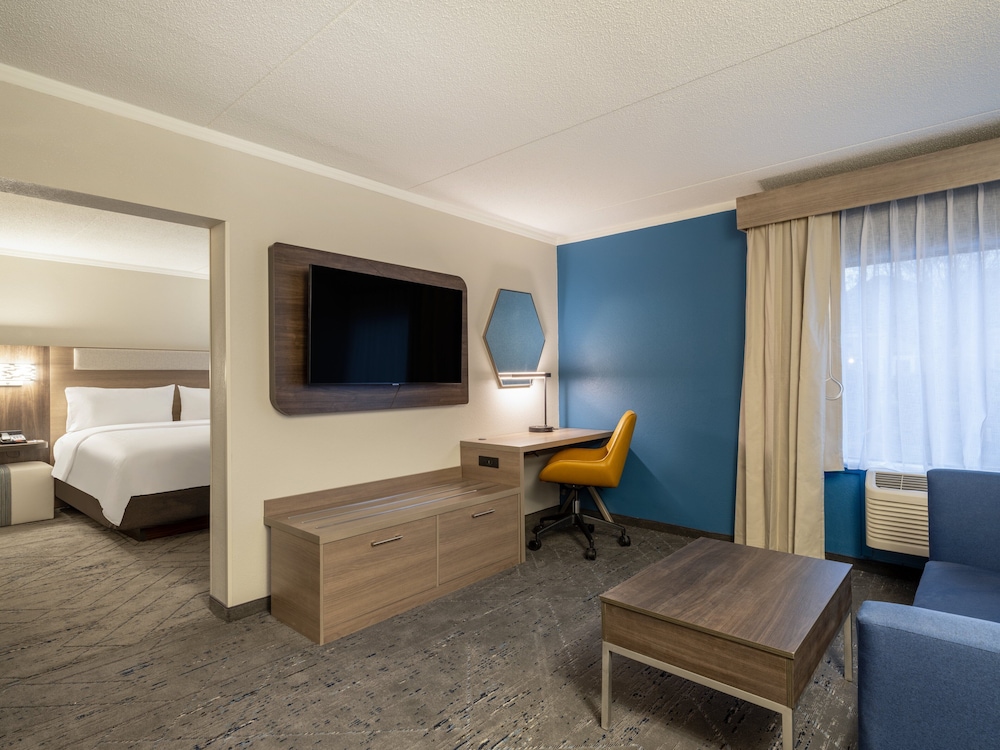 Holiday Inn Express Greensboro I 40 at Wendover an Ihg Hotel - photo 8