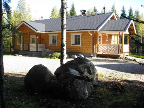 Kuusitorppa — hotel in Varpaisjaervi
