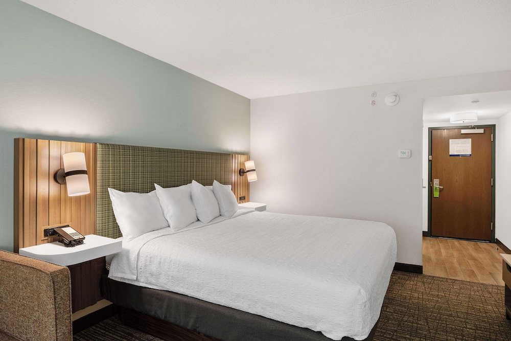 Hampton Inn & Suites Lake George - photo 29