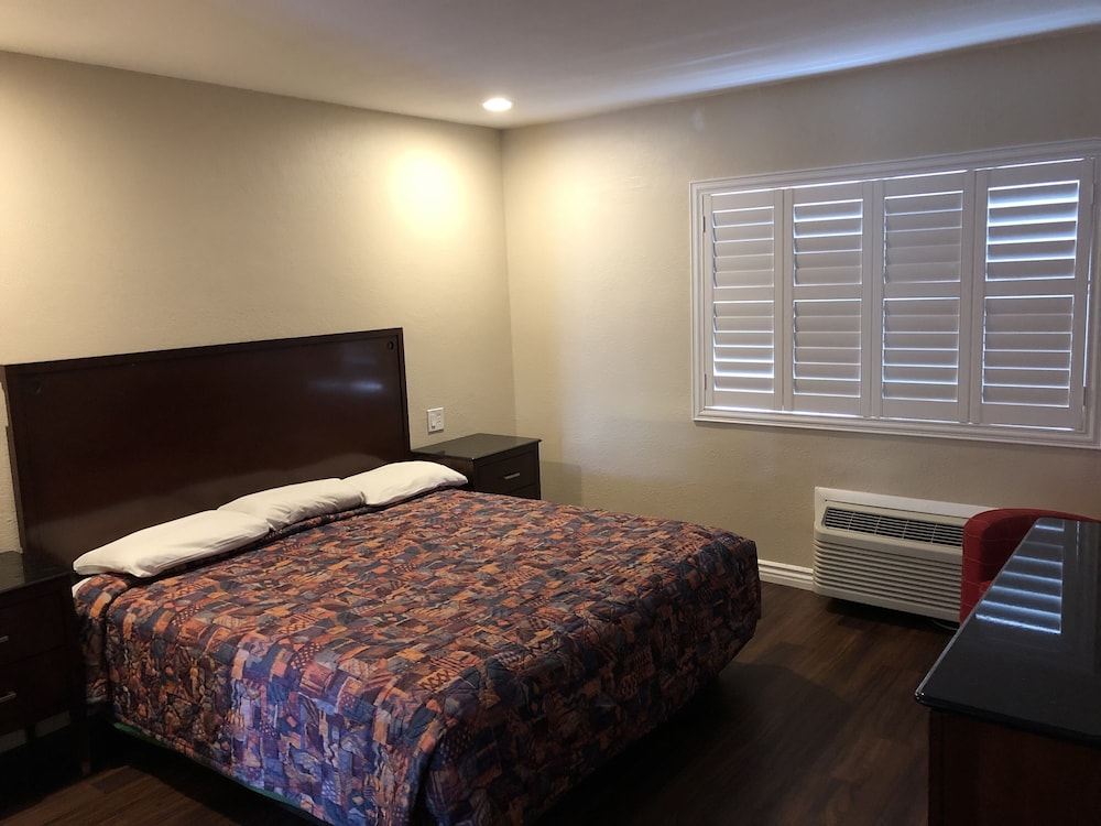 American Inn Ontario - photo 13