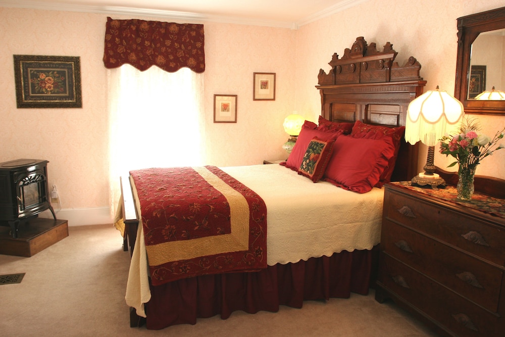 Isaiah Jones Homestead Bed & Breakfast - photo 2