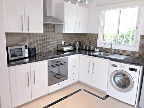 Coral Bay Apartment Prime Tourist Location