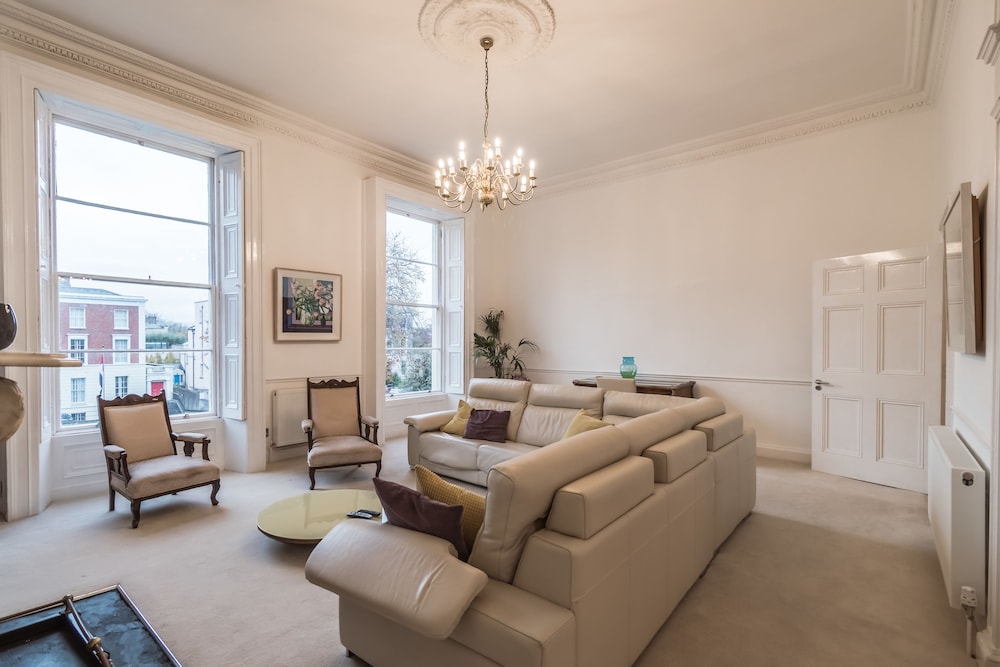 The Patrick Kavanagh Suite hiphipstay — 4-Star Luxury Hotel in Dublin, Republic of Ireland