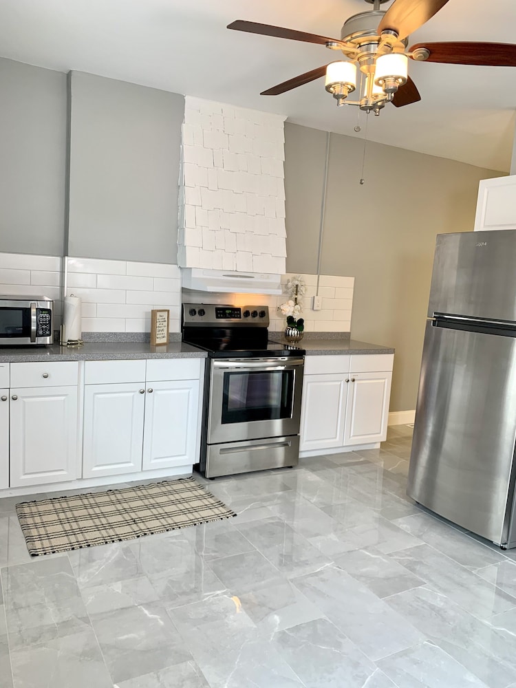 Texas Hold em Duplex 3BR Free Parking - photo 8