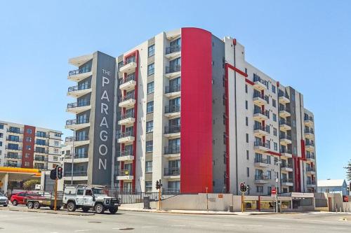 Paragon LUXE Modern Rooftop Pool