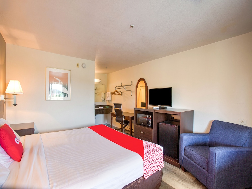 OYO Woodland Hotel and Suites - photo 11