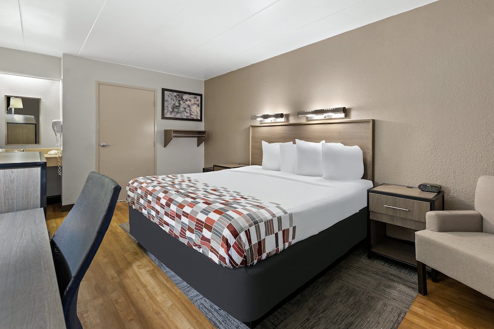 Red Roof Inn Cleveland Independence - photo 16