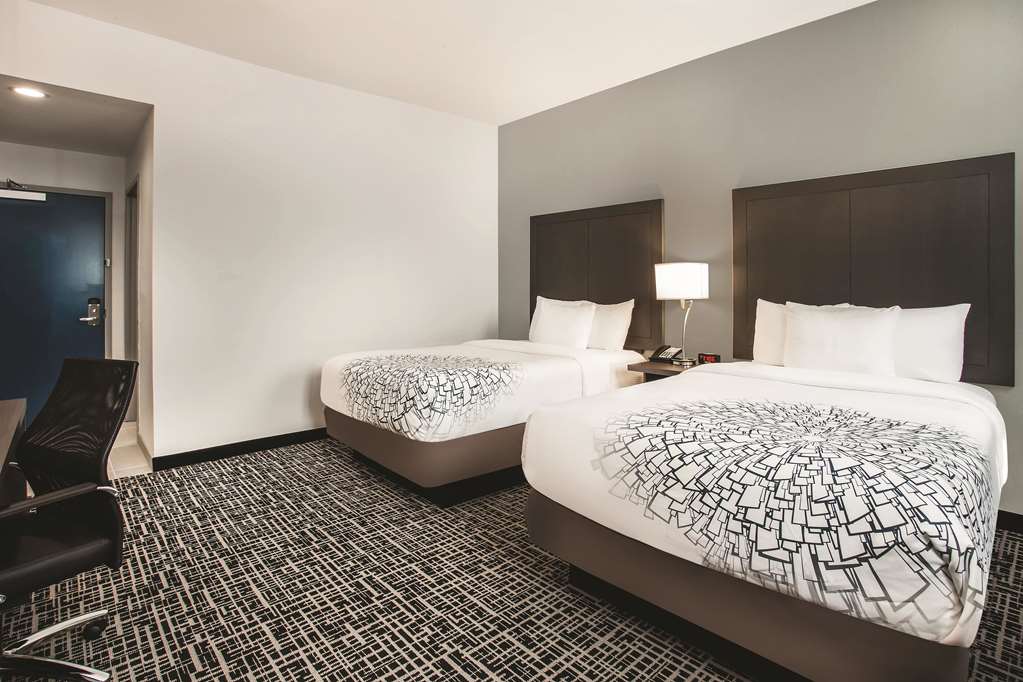 La Quinta Inn & Suites by Wyndham Baltimore Downtown - photo 12