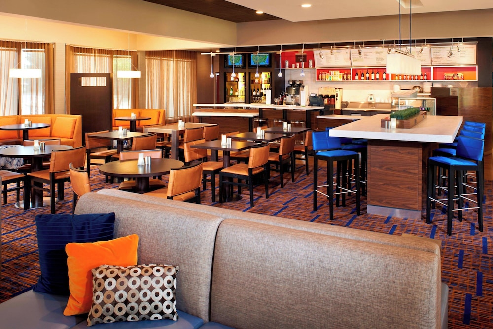 Courtyard by Marriott Rockford - photo 4