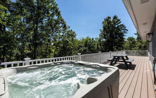 Shadow Ridge Retreat - last minute hotel in Sevierville