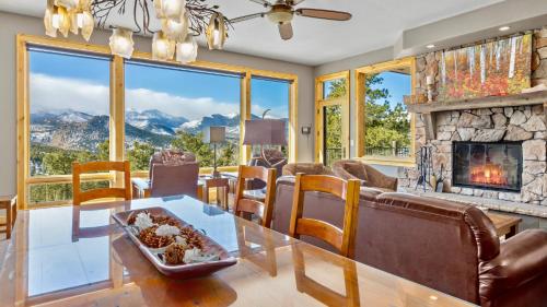 Garlands' Alpine Lodge Luxury Vacation At Windcliff 3 Bedroom Home by RedAwning — 4-Star Luxury Hotel in Estes Park, United States