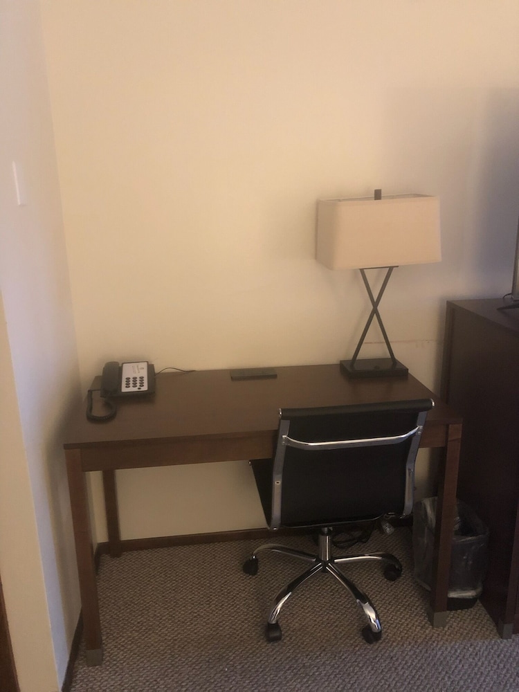 Red Lion Inn & Suites La Pine - photo 10