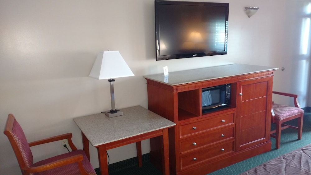 Hurricane Inn - photo 17