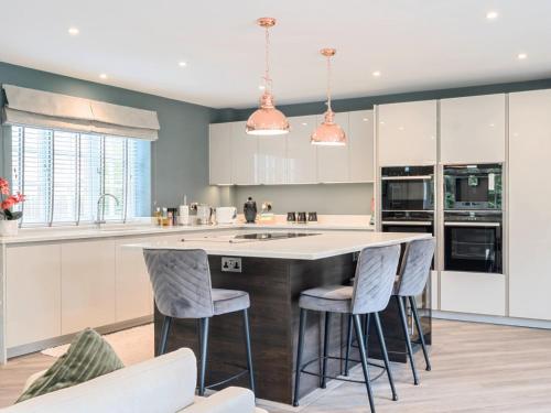 Large Comfortable & Private Home in Fetcham Pass the Keys — 4-Star Luxury Hotel in Great Bookham, United Kingdom