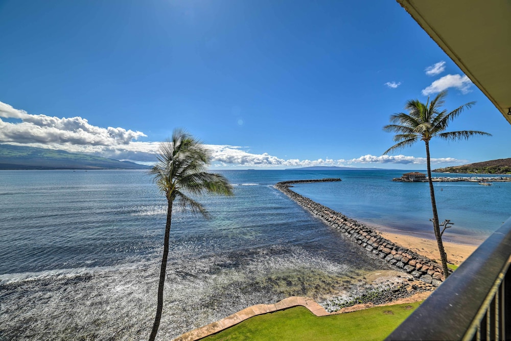 Luxurious Maui Getaway with Panoramic Ocean Views — 4-Star Luxury Hotel in Wailuku, United States
