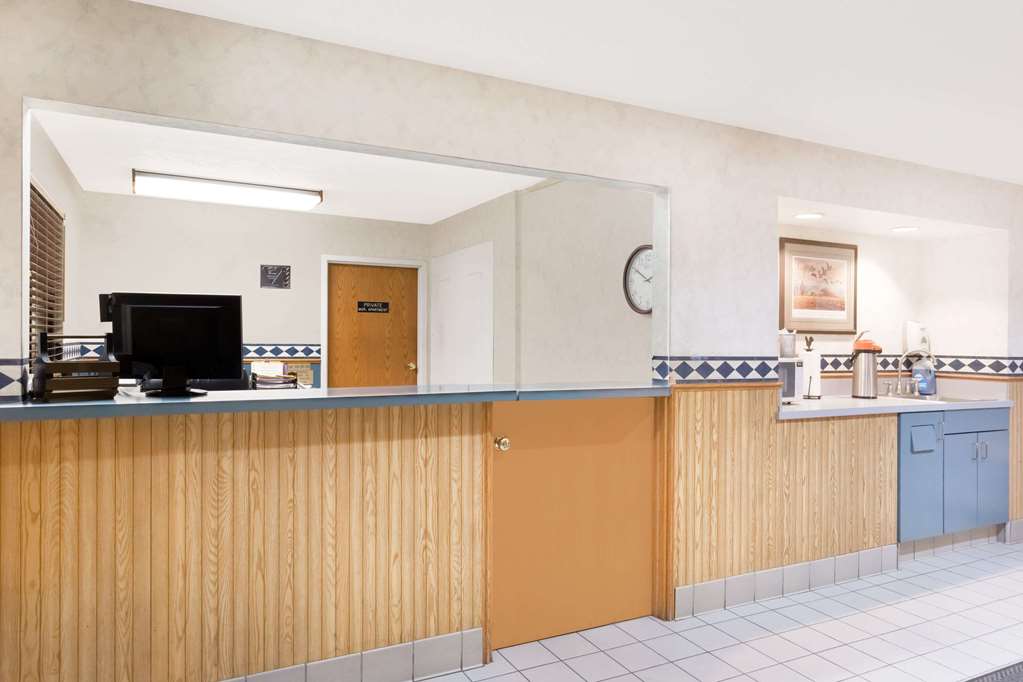 Super 8 by Wyndham Merrillville - photo 7