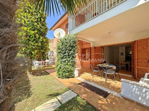 250 Appartamento trilocale con portico e giardino aria condizionata a 150 mt dal centro di Numana SPIAGGIA WHITE BEACH CLUB OMAGGIO dal lun al ven FINO AL 02 08 — 4-Star Luxury Hotel in Numana, Italy