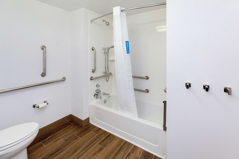 Hampton Inn & Suites Morgantown University Town Centre - photo 30